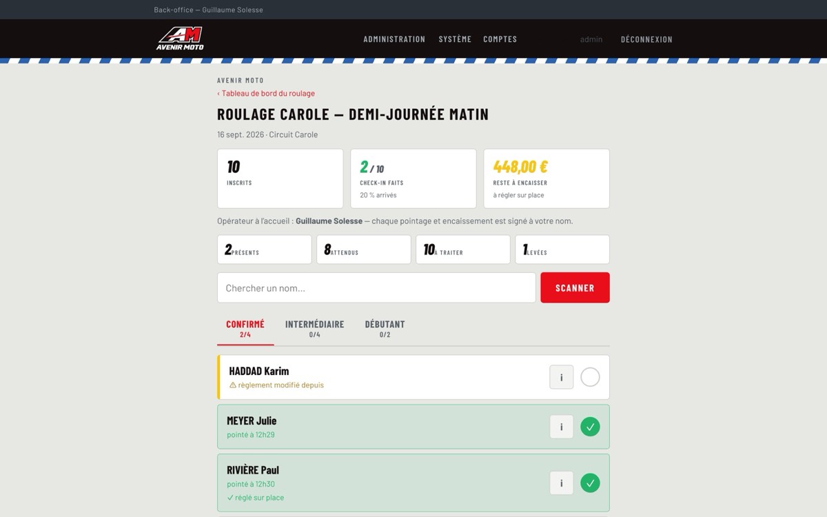 Check-in du jour J — scan QR, pointage horodaté, encaissement réglé sur place.